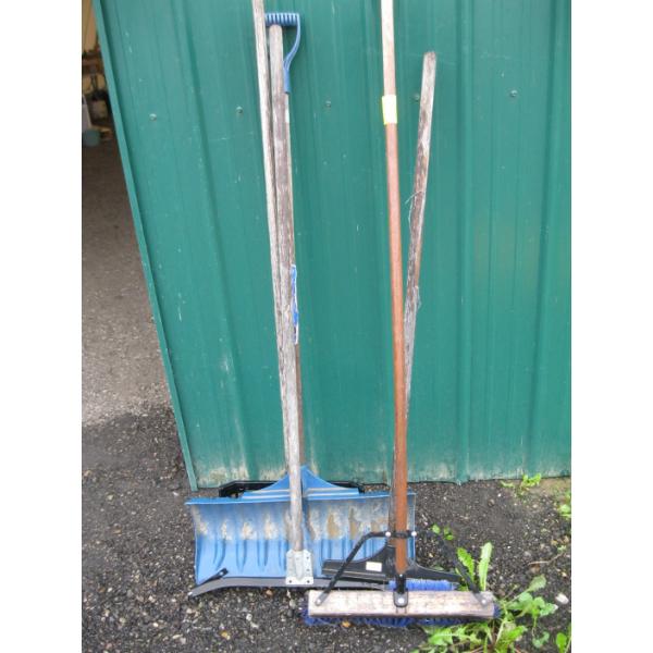 ASST. SNOW SHOVEL, BROOM, RAKE, ETC.