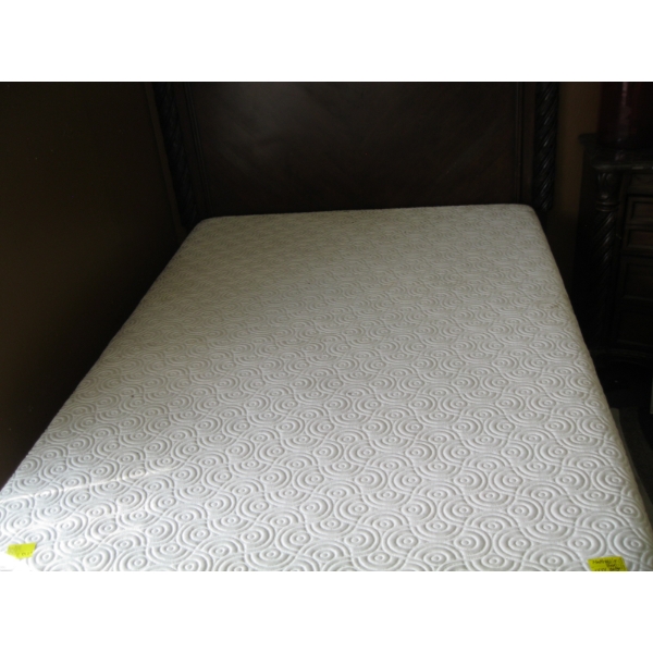 QUEEN SIZE BOX SPRING & MATTRESS