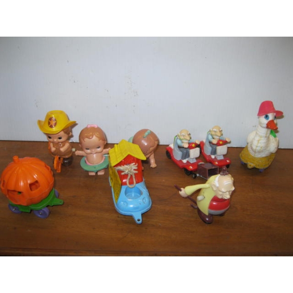 COLLECTABLE FIGURINES