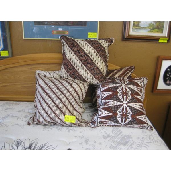 7 SM. PILLOWS