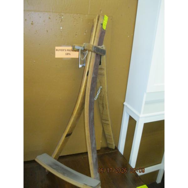 UNIQUE WINE BARRELL MATERIAL GUITAR STAND