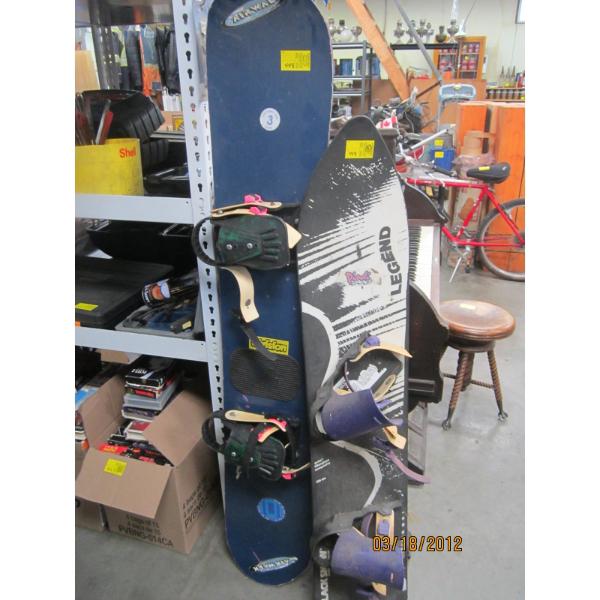 2 SNOWBOARDS