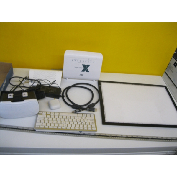 BOX OF ELECTRONICS - VIRTUAL REALITY GOGGLES, ETC.