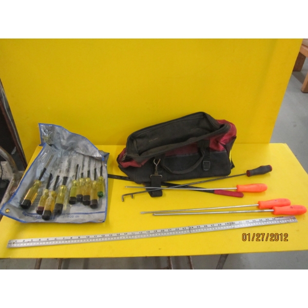 TOOL BAG W/LONG HANDLED SCREWDRIVERS