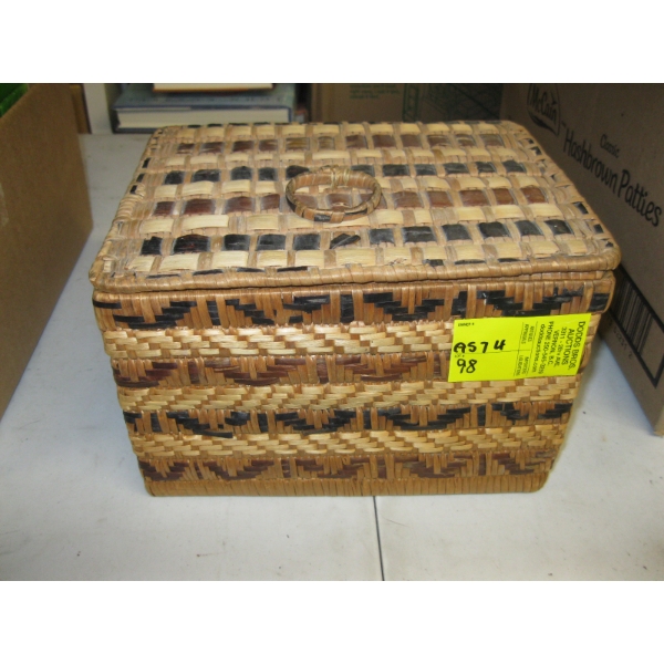 LIDDED SQUARE BASKET