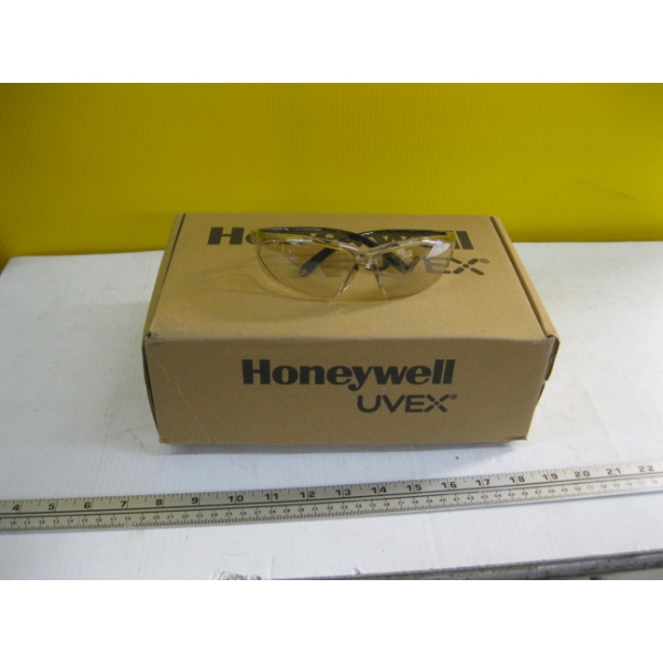 10 NEW PAIR OF SAFETY GLASSES