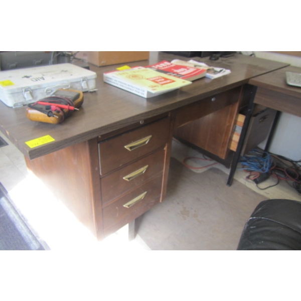 DOUBLE PEDESTAL OFFICE DESK