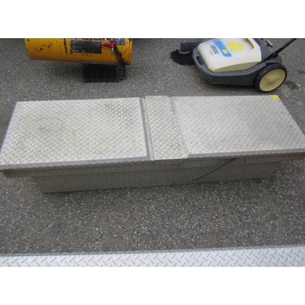 CHECKERPLATE ALUMINUM TRUCK BOX