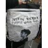 Image 5 : JUSTIN BEIBER HAT, CLOCK, BLANKET, ETC.