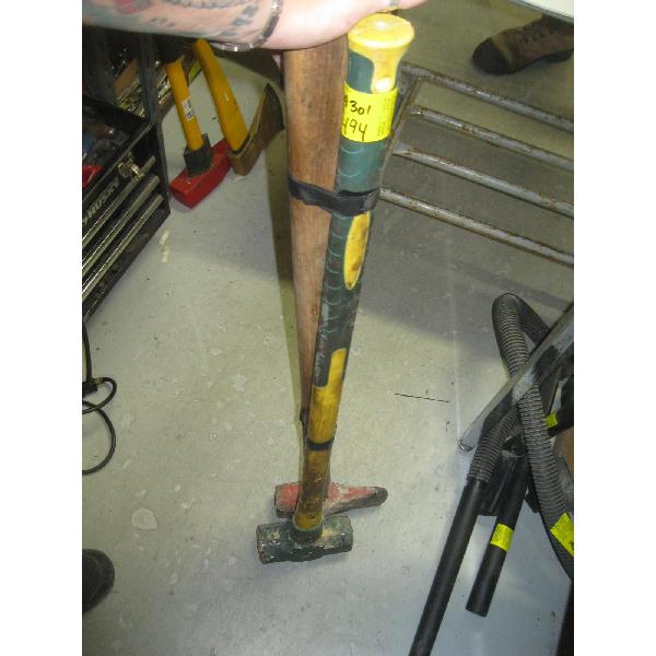 SPLITTING MAUL & A SLEDGEHAMMER