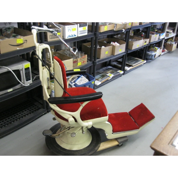 ANTIQUE DENTIST CHAIR