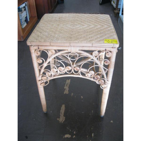 SQUARE WICKER END TABLE