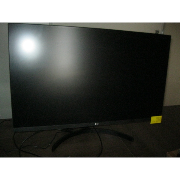 32" LG MONITOR