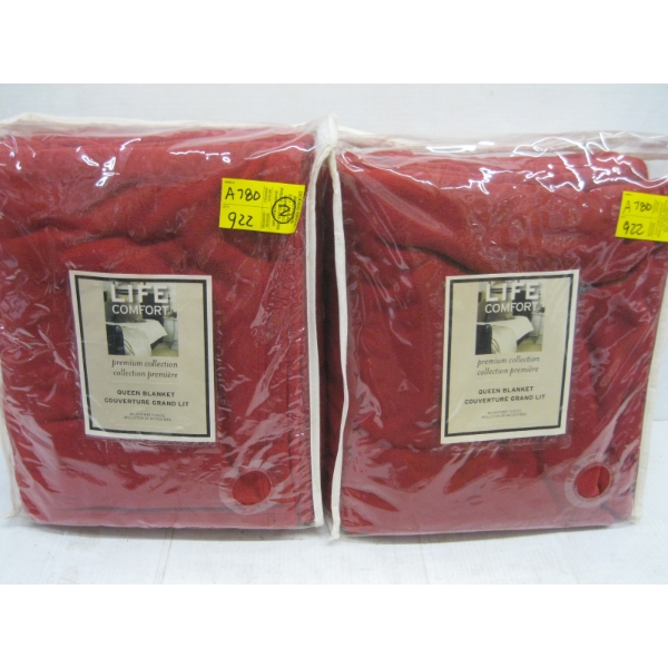 2 QUEEN SIZE BLANKETS