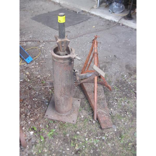 TIRE REMOVER STAND