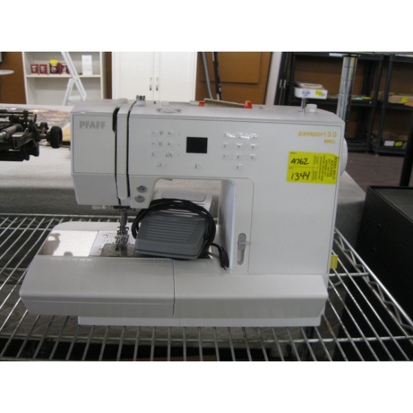 PFAFF PASSPORT 3.0 SEWING MACHINE