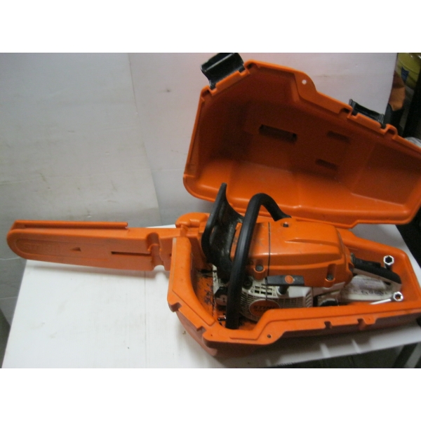 STIHL MS261C CHAINSAW W/CASE