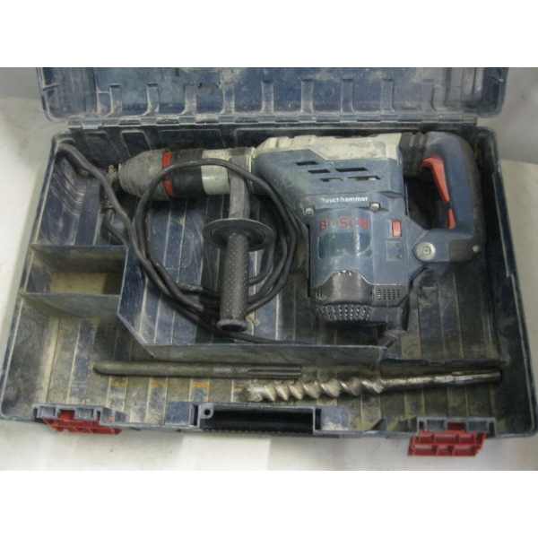 BOSCH HAMMER DRILL IN CASE
