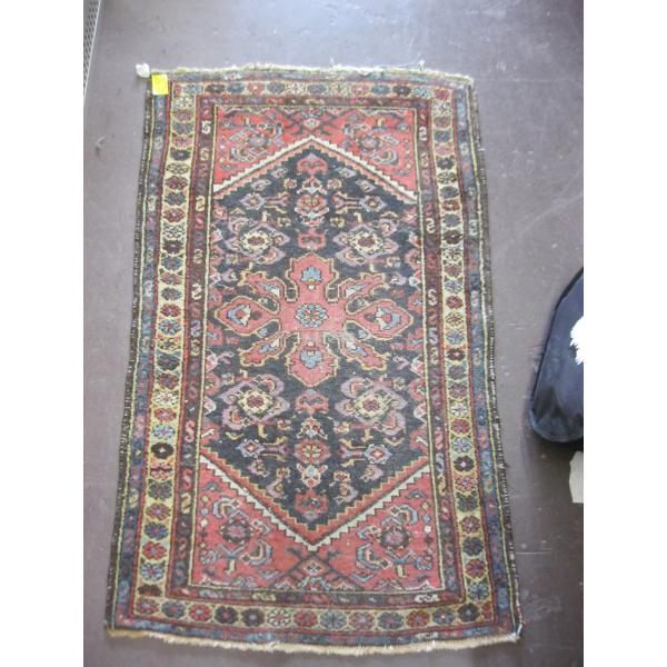 2'9"X4'6" PERSIAN CARPET