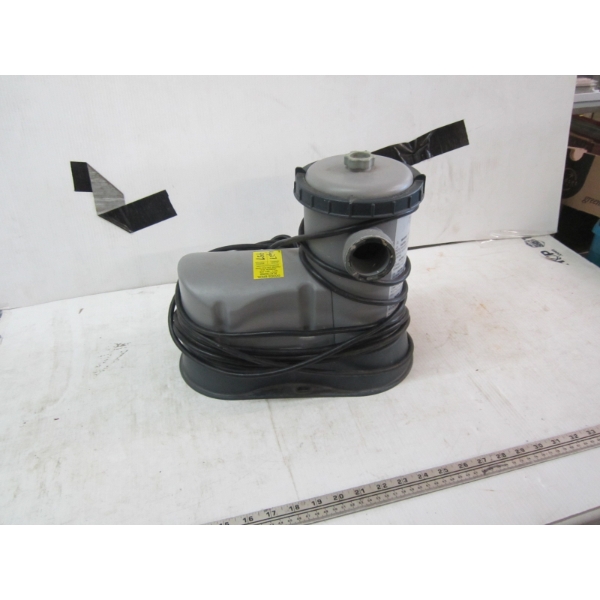 POOL PUMP - NO HOSES