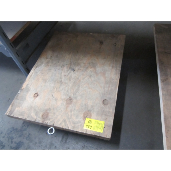 2 - 4 WHEEL FLAT CARTS
