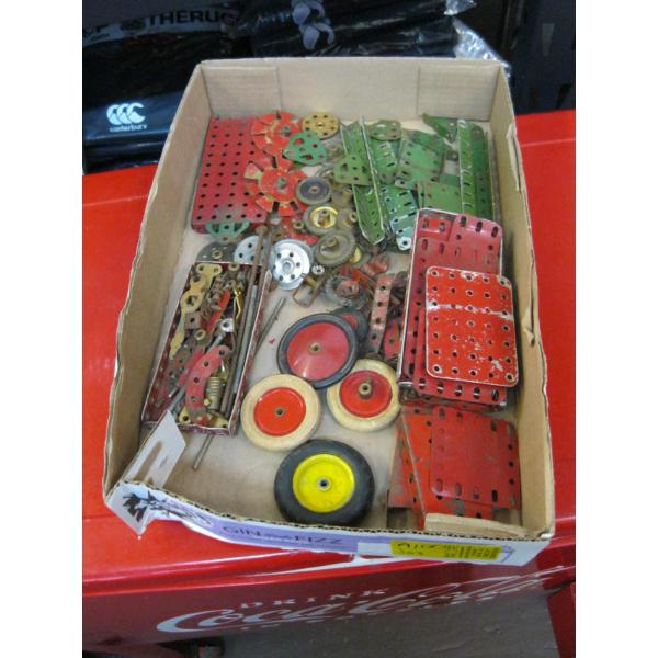 BOX OF VINTAGE MECHANO ITEMS