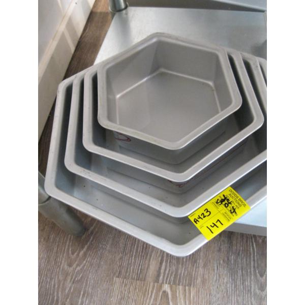 SET OF 4 HEXAGON CAKE PANS