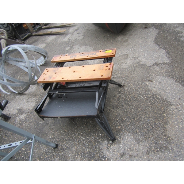FOLDING BLACK & DECKER WORKMATE 400 WORKBENCH