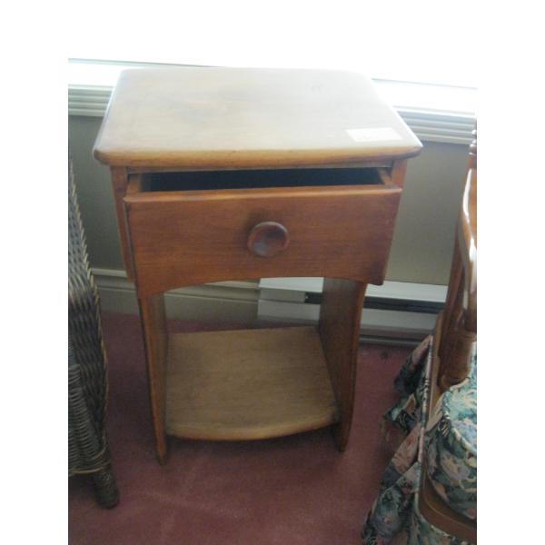 SINGLE DRAWER BEDSIDE TABLE