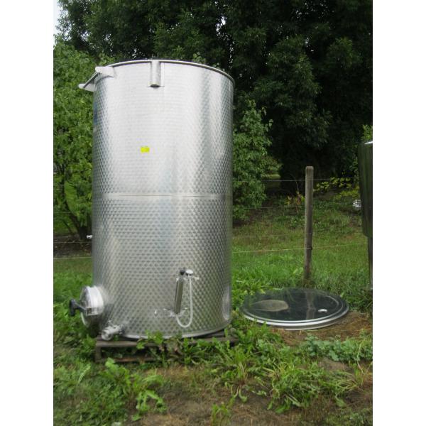 STAINLESS STEEL TANK BY TUSCANA INOX - APPROX. 6.5'X42" APPROX 1000L W/LID