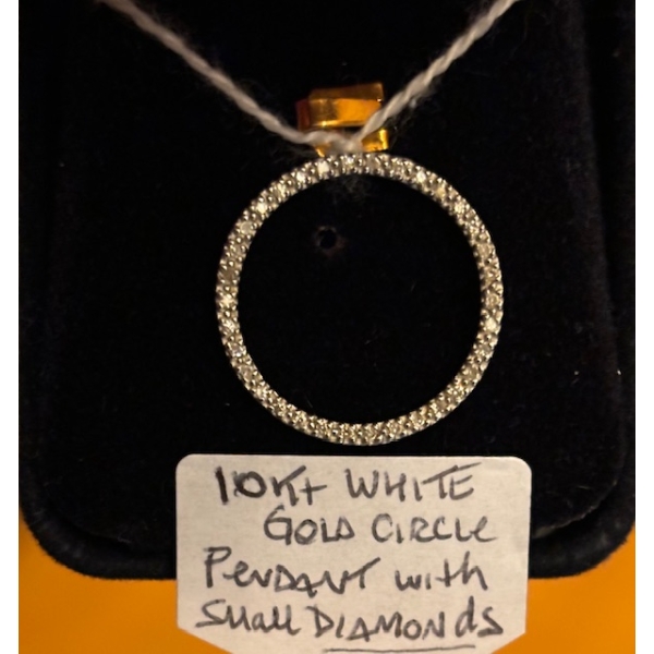 10KT WHITE GOLD CIRCLE PENDANT W/SMALL DIAMONDS