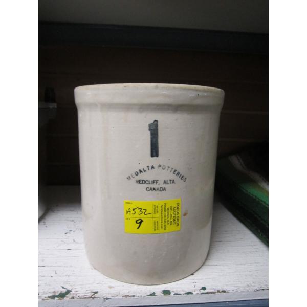 1 GALLON MEDALTA CROCK