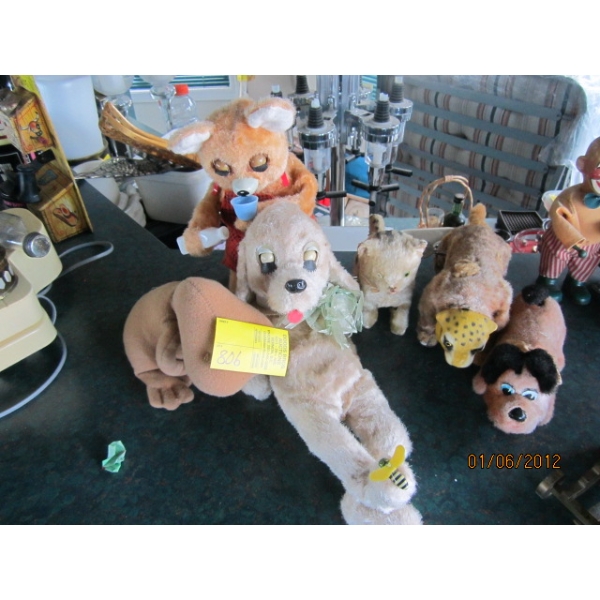 6 FIGURINES