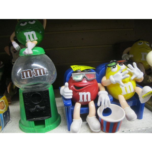 2 M&Ms FIGURINES