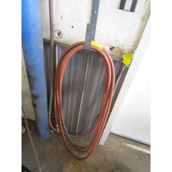 RUBBER AIR HOSE W/SPRAYER