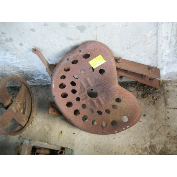 METAL TRACTOR SEAT IN BRACKETS