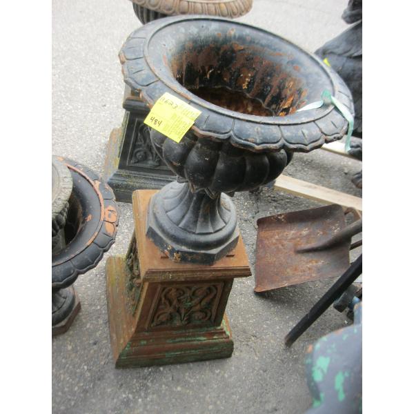 CAST IRON PLANTER