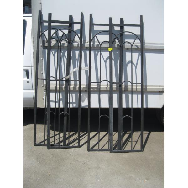 4 METAL PANELS FOR GARDEN
