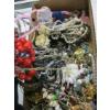 Image 3 : BAG OF COSTUME JEWELLERY