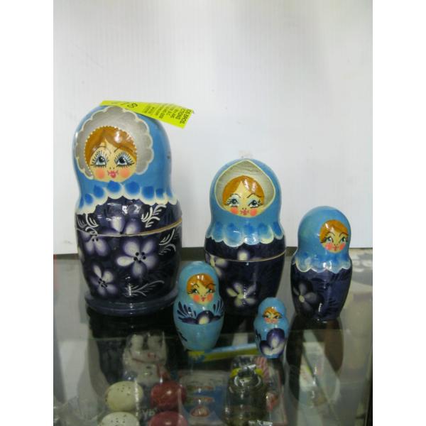 WOODEN RUSSIAN NESTING DOLLS
