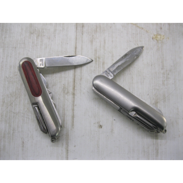 2 FOLDING MULTI TOOL KNIVES