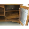 Image 4 : LOW LEADED GLASS DOORED TV/ENTERTAINMENT STAND