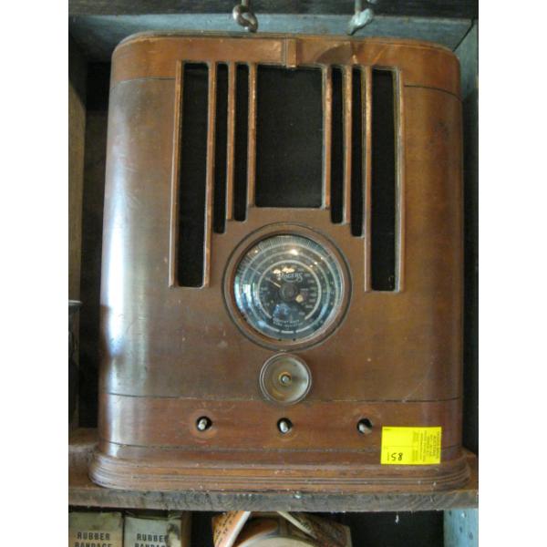 ROGERS WOOD CASED TABLETOP RADIO - MISSING KNOBS