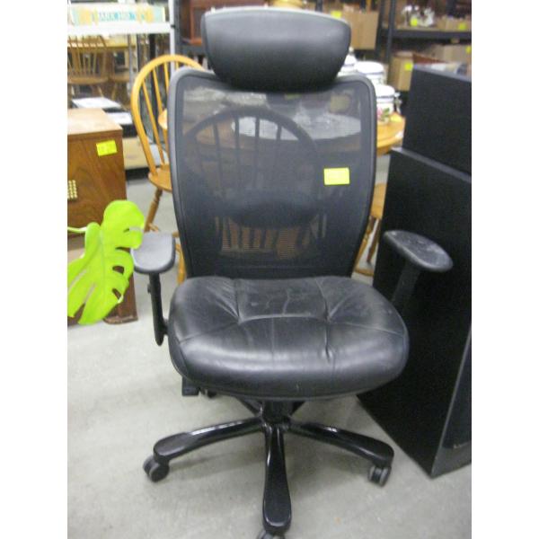 BLACK SWIVEL DESK CHAIR ON CASTORS