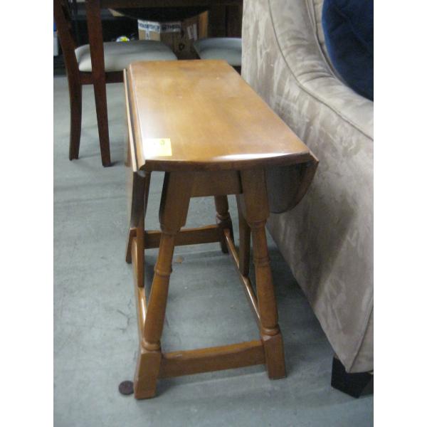 SMALL MAPLE DROP LEAF OCCASIONAL TABLE