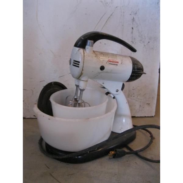 SUNBEAM MIXER W/2 BOWLS