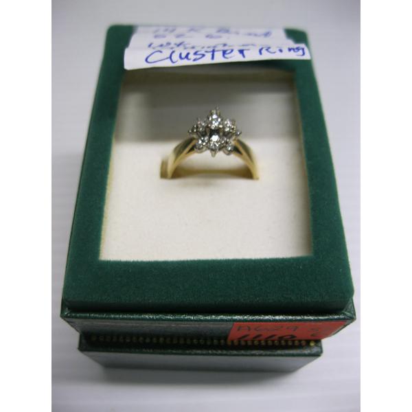 14KT BAND, 3.7G, 17 DIAMOND CLUSTER RING, SZ 6