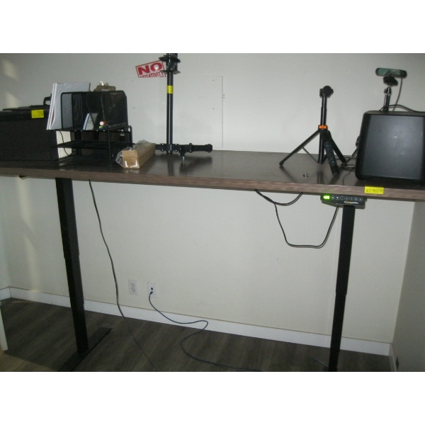 PRIME CABLES ELECTRIC ADJUSTABLE HEIGHT TABLE/DESK