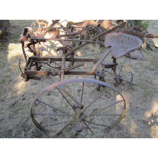 YARD ART W/3 WHEELS & SEAT