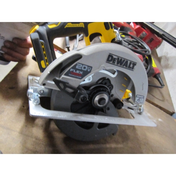 DEWALT 20V BRUSHLESS SKILL SAW - NO BATTERY, NO CHARGER